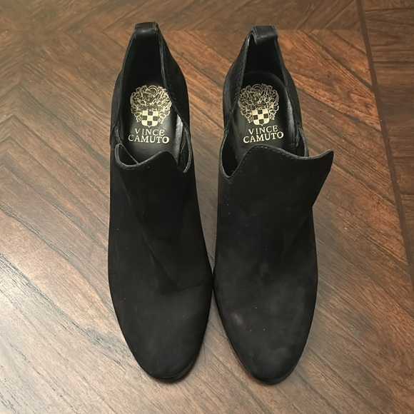 Vince Camuto Shoes - Vince Camuto Women’s Red bottom Heels Pre owned, Size 8 1/2